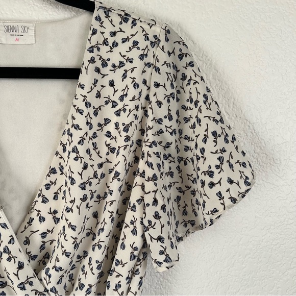 Sienna Sky Size Medium White Blue Floral Faux Wrap Short Sleeve Midi Dress - Picture 4 of 11